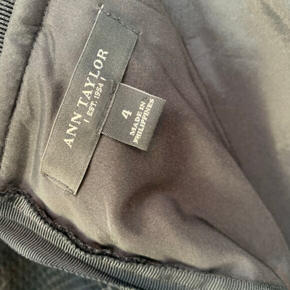 Ann Taylor Flounce Hem Skirt in Black Dot Jacquard Size 4 - Picture 8 of 8